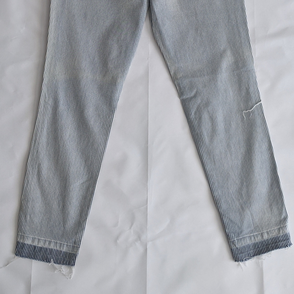 🌿STRIPED Distressed JEANS🌿 - Picture 4 of 5